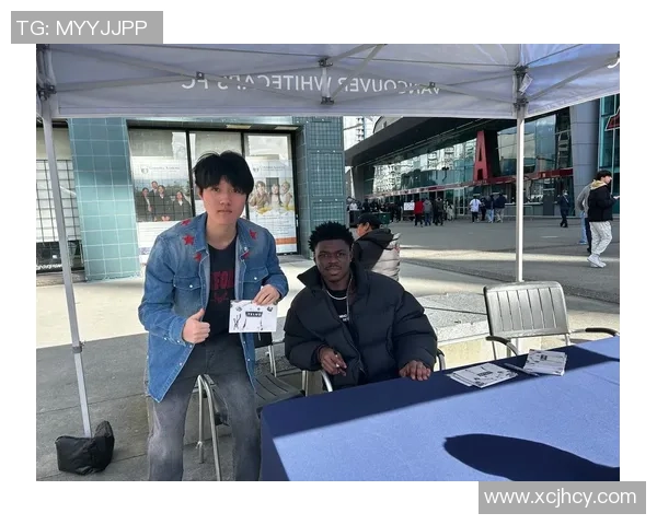 在日本街头偶遇足球明星的奇妙瞬间与拍照趣事分享